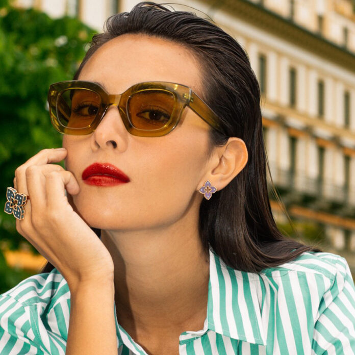 ROBERTO-COIN-VENETIAN-PRINCESS-STUD-EARRINGS-18K-ROSE-GOLD-AND-ROSE-STYLE-TITANIUM-WITH-DIAMONDS-SMALL-VERSION_ADR777EA3405_WEAR-1024x1024