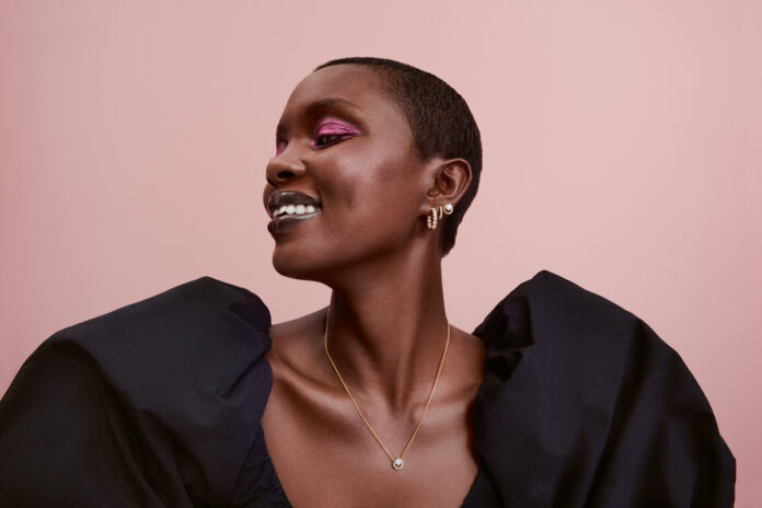 AW23_G_Holiday_model_12_CMYK