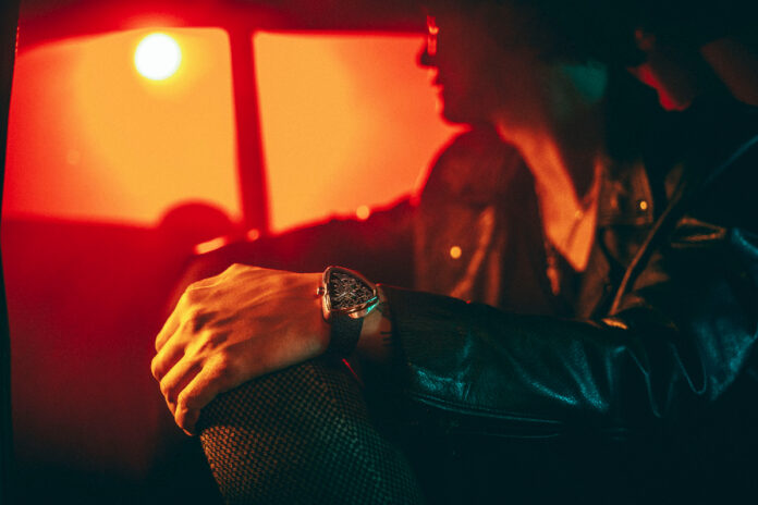 Hamilton-Ventura-Dragon_H24525332_Lifestyle_4