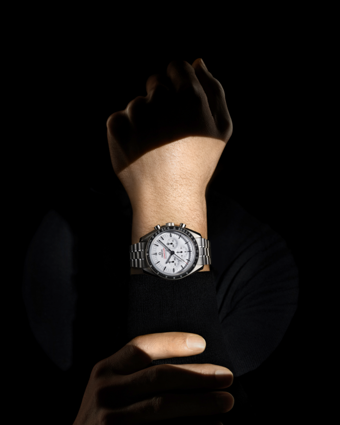 OMEGA_31030425004001_Wristshot_