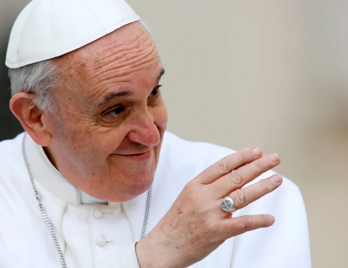 ¿Por qué se va a destruir el anillo del Papa Francisco?