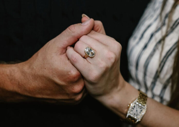 Otro-anillo-de-compromiso,-el-de-Taylor-Swift