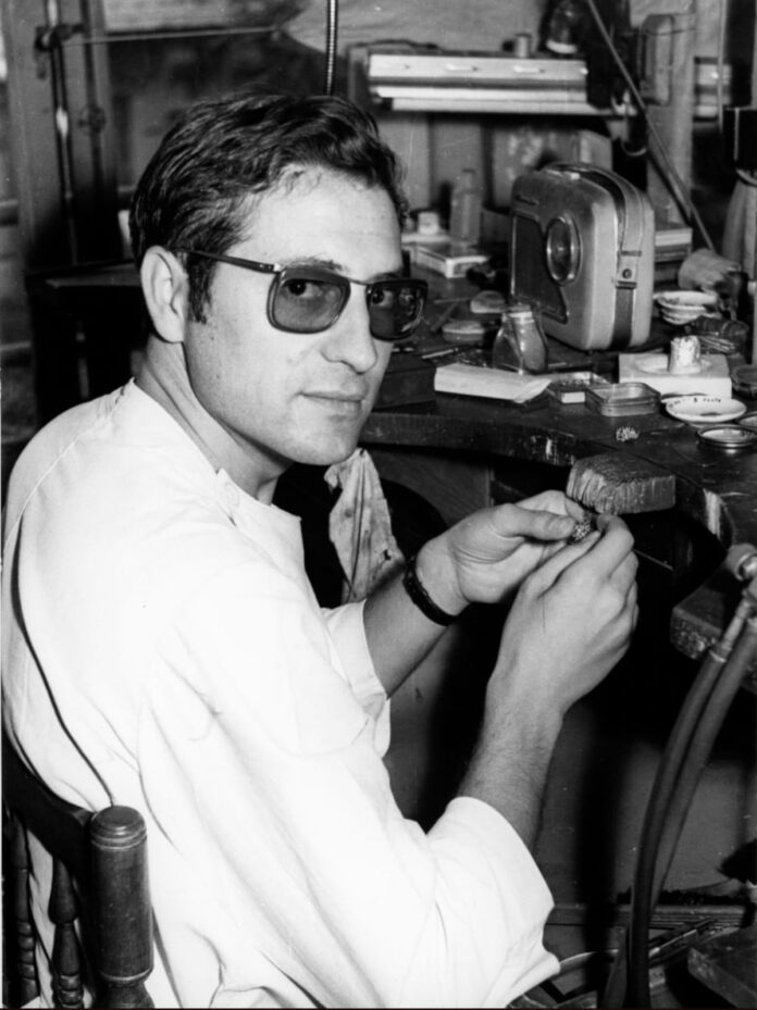 “La-única-herramienta-imprescindible-en-joyería-artesanal-son-las-manos”,-Rodolfo-Navarro-Bort5