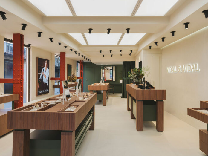 VIDAL-&-VIDAL-reafirma-su-expansión-con-la-apertura-de-su-primera-flagship-en-Madrid