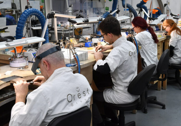 La-firma-francesa-Orest-Group-recluta-talento-joyero-en-Vigo