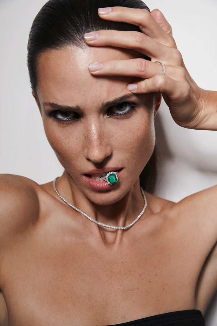 Las-nuevas-sortijas-de-esmeralda-de-Mumit,-diseño-a-medida-para-gemas-únicas