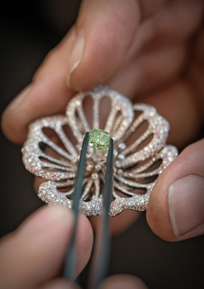 Chopard-convierte-los-“milagros”-cotidianos-en-Alta-Joyería-para-Cannes-20263