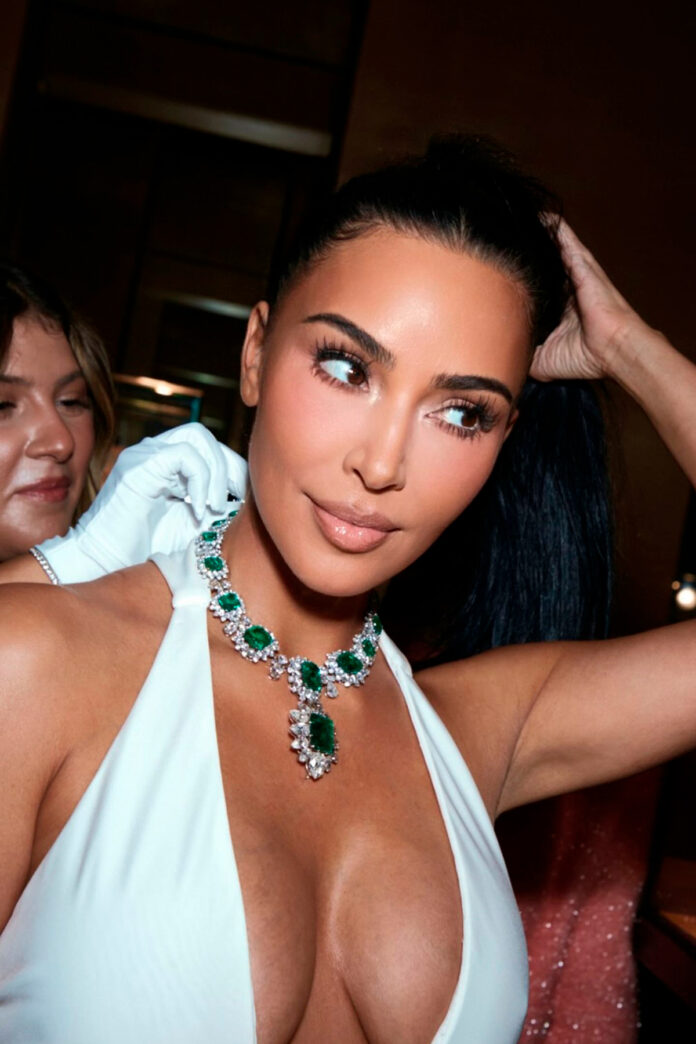 Marilyn-Monroe,-Elizabeth-Taylor-y-ahora-Kim-Kardashian--las-tres-mujeres-que-han-lucido-el-collar-de-6-millones-de-Bvlgari
